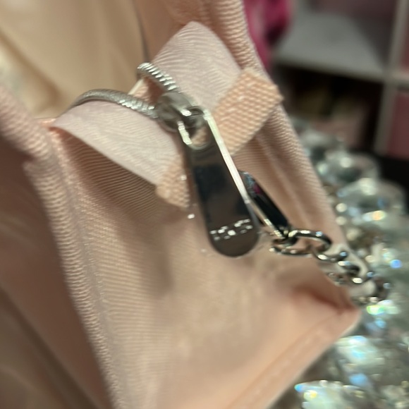 💗🩷💗🩷Dior Soft Pink Beauty Bag with Silver/White Chain Attached - Picture 7 of 15